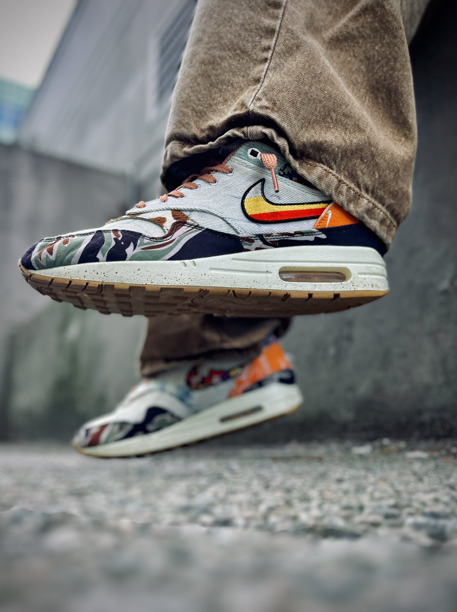 Day 15 - VIBE #BHMKOTD5 
You can’t put anything into a box. These are a vibe on their own, but to me represent each of our individuality. Each pair is a one of one.
Be yourself, everyone else is taken.
#KOTD #yoursneakersaredope