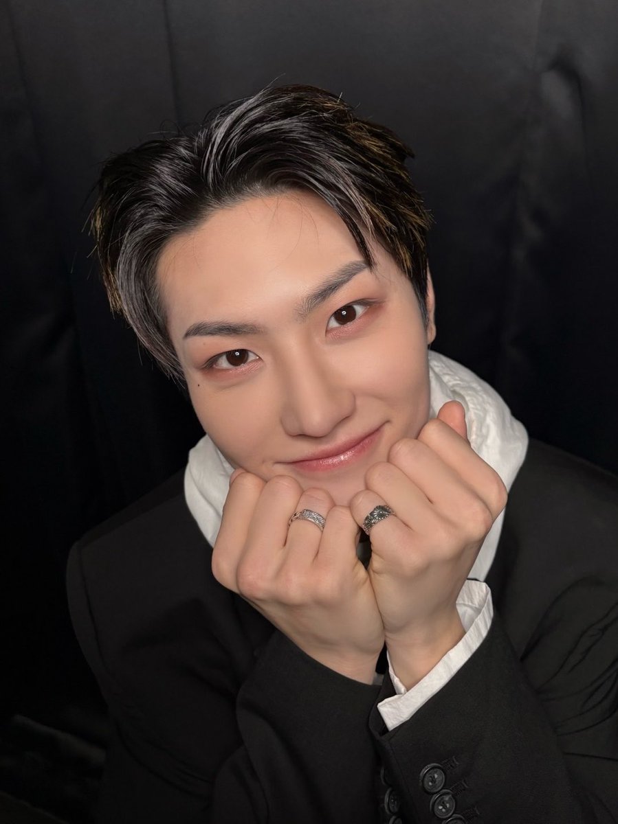LoudTaehun's tweet photo. ミーグリ初めて当選してずっと手が震えてた🥲
目の前のかっこよすぎるテフンに頭真っ白になった🫠
優しい笑顔でお話し聞いて話してくれてもっと大好きになったし日本語も上手でびっくりした🥺
バレンタインの時の可愛いポーズ目の前でしてくれて眼福でした😭💝
本当にありがとう♡ 사랑해♡ #최태훈 https://t.co/ggKgfJDNN2