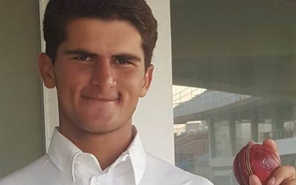 premium bowler hu sir 15-16 runs dene aata hu