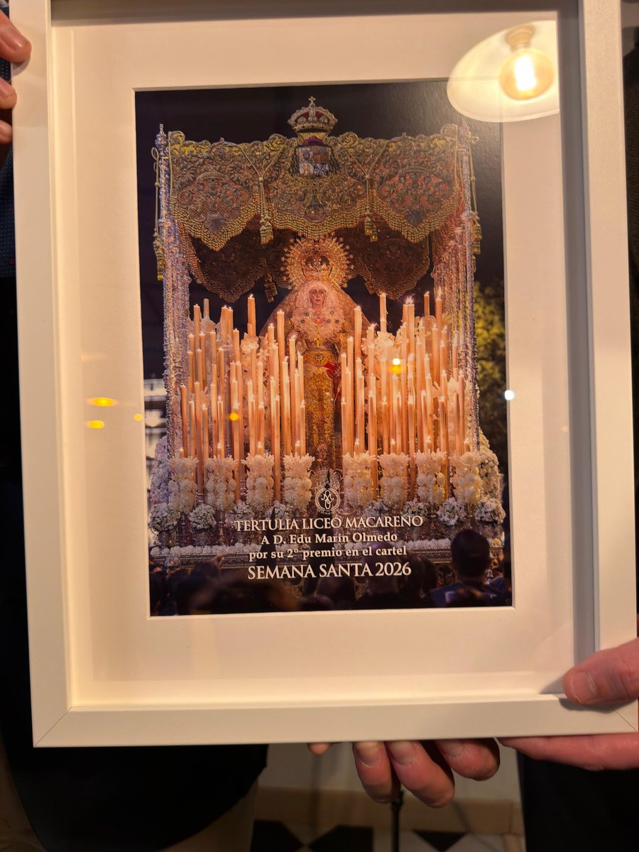 Publicamos el segundo premio de nuestro concurso para el cartel de la Semana Santa 2026 2º Premio
Edu Marín Olmedo 
Título
La Esperanza.
Tertulia Liceo Macareno