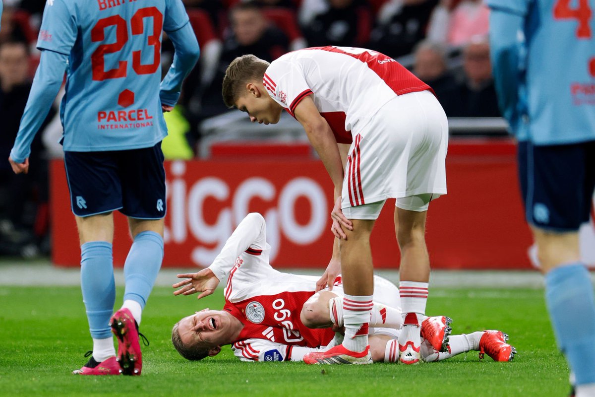 💡🚑

🚨 زينتشينكو تعرض لإصابة تبدو خطيره في أول مباراة يلعبها كأساسي مع فريقه الجديد أياكس.