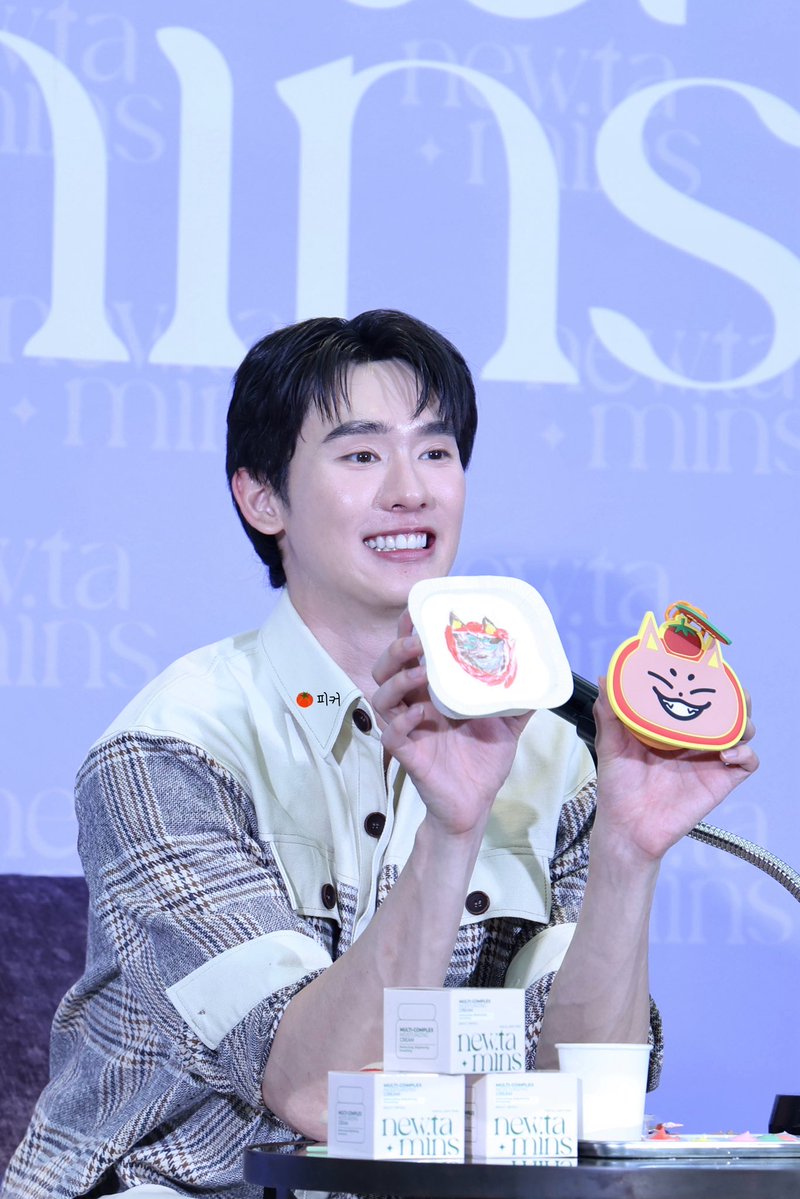 ใครๆ ก็ว่าแฝด 3

#kasibook <a href="/kasibook/">กษิบ๊อง (ปลูกผลเขือเทศ)</a> 
#TOMAFOX