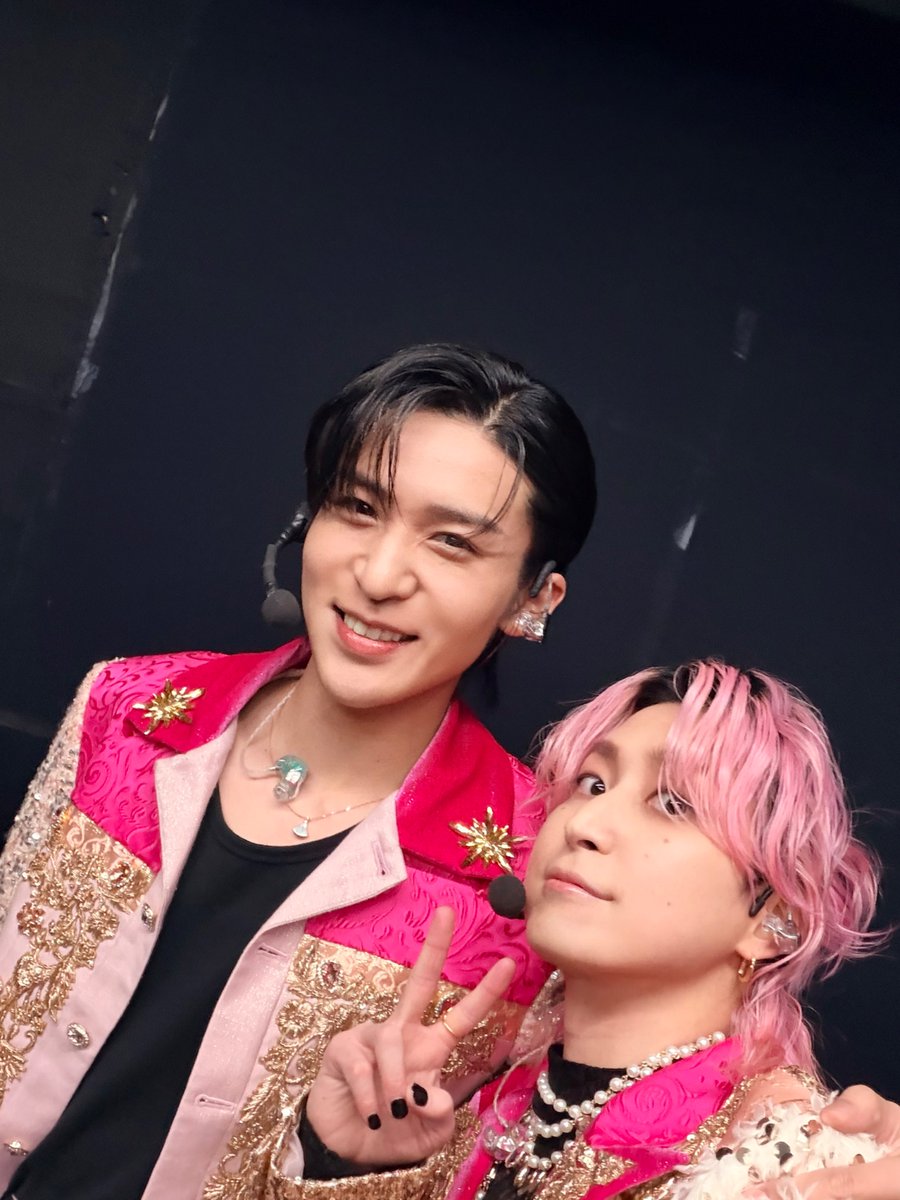 SAK_SAK_SAKUMA's tweet image. 今日はうちの目黒蓮の29歳の誕生日!!!!!!!!!

🎉🎉🎉🎉🎉🎉🎉🎉🎉🎉🎉🎉
蓮！！！！！！！！！
誕生日おめでとう！！！！！！！！！
🎉🎉🎉🎉🎉🎉🎉🎉🎉🎉🎉🎉

大好きだぞ！！！！！！！！！！ (^^)