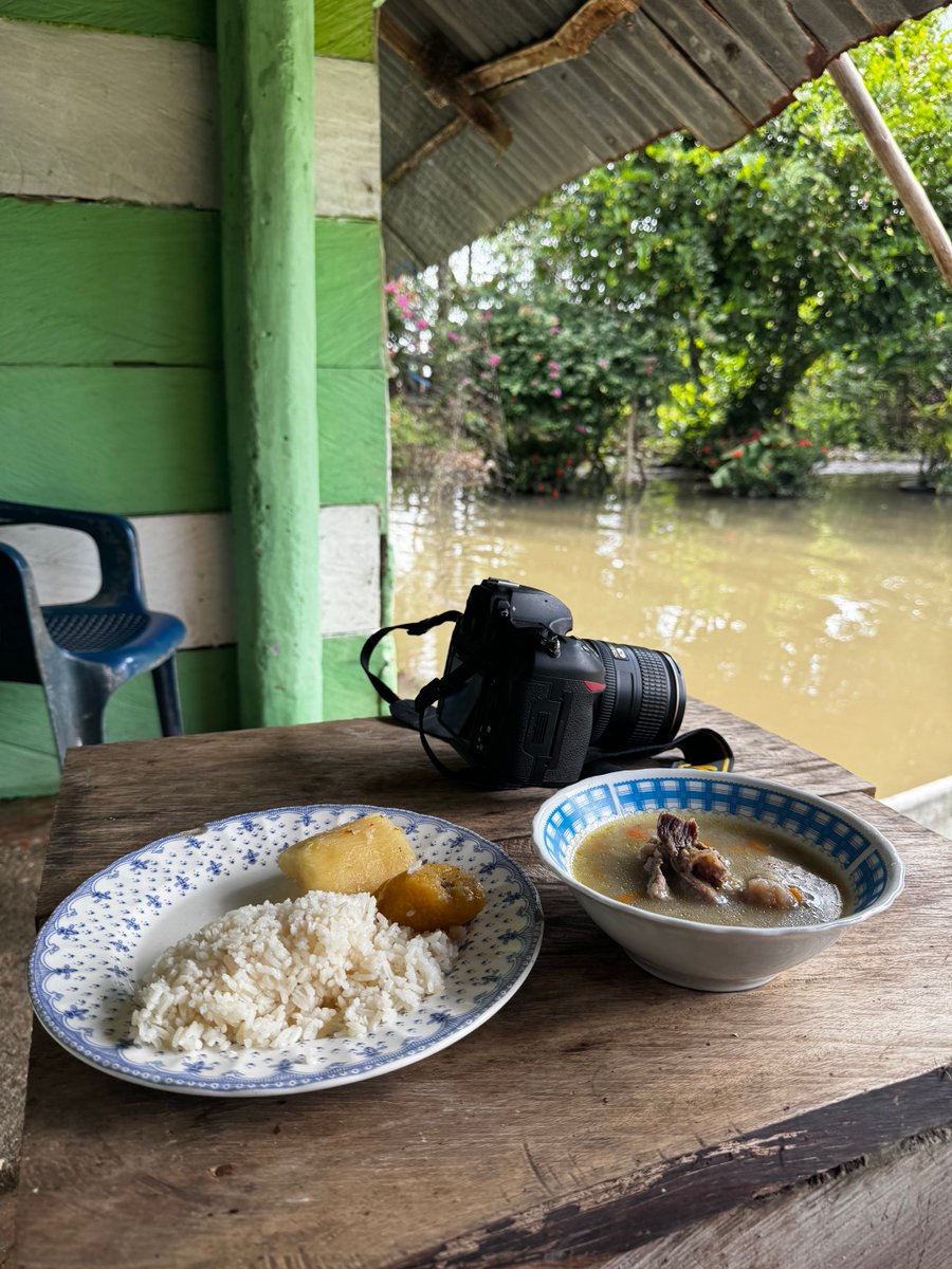 Aún en medio de las dificultades, las familias con #ABIF, herederos de la cultura anfibia, comparten un plato de comida con el visitante. ⁦<a href="/asprocig/">• A S P R O C I G •</a>⁩ lo hace posible.