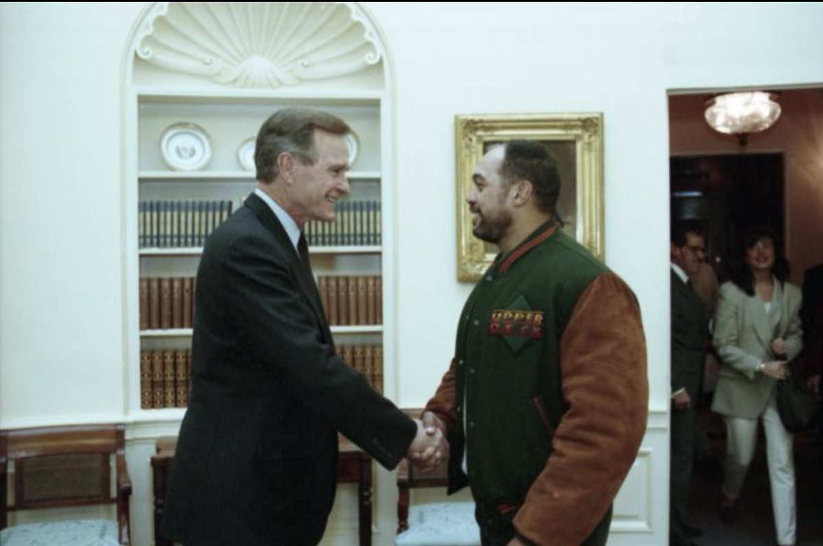 PrezWisdom's tweet photo. George HW Bush 🇺🇸 and Reggie Jackson
#POTUS ⚾️ https://t.co/Z8BfMOPN0K