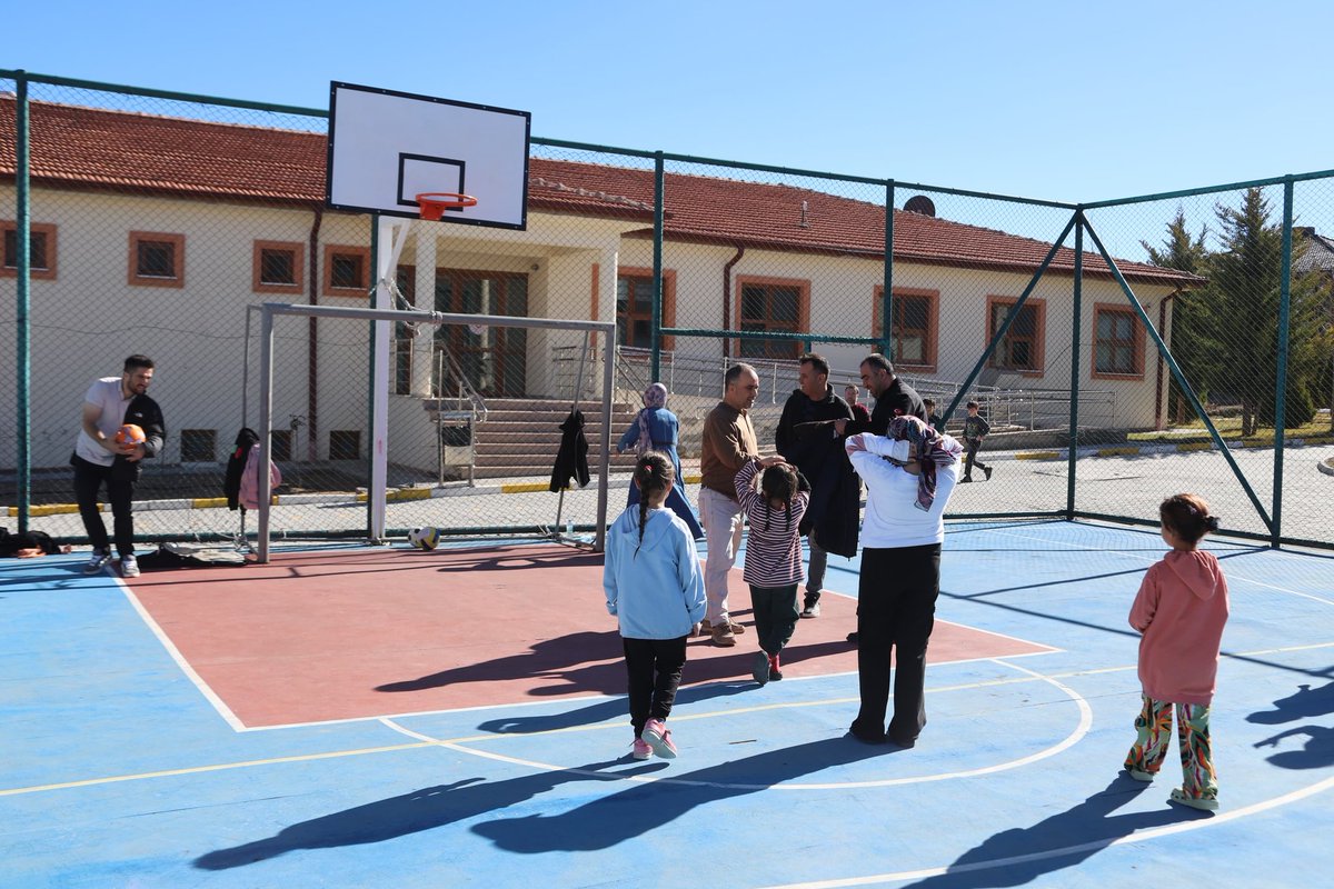 İl Müdürümüz Sn. Arif TOPAL ve il Müdür Yardımcısı Sn. Erkan DEMİR ile hafta sonu İlk Kabul Konya Alaaddin Çocuk Evleri Sitesi Müdürlüğü’nde çocuklarımızla buluştu.

<a href="/tcailesosyal/">T.C. Aile ve Sosyal Hizmetler Bakanlığı</a> 
<a href="/ASHB_COCUK/">Çocuk Hizmetleri Genel Müdürlüğü</a> 
<a href="/ArifTopal_01/">Arif Topal</a>