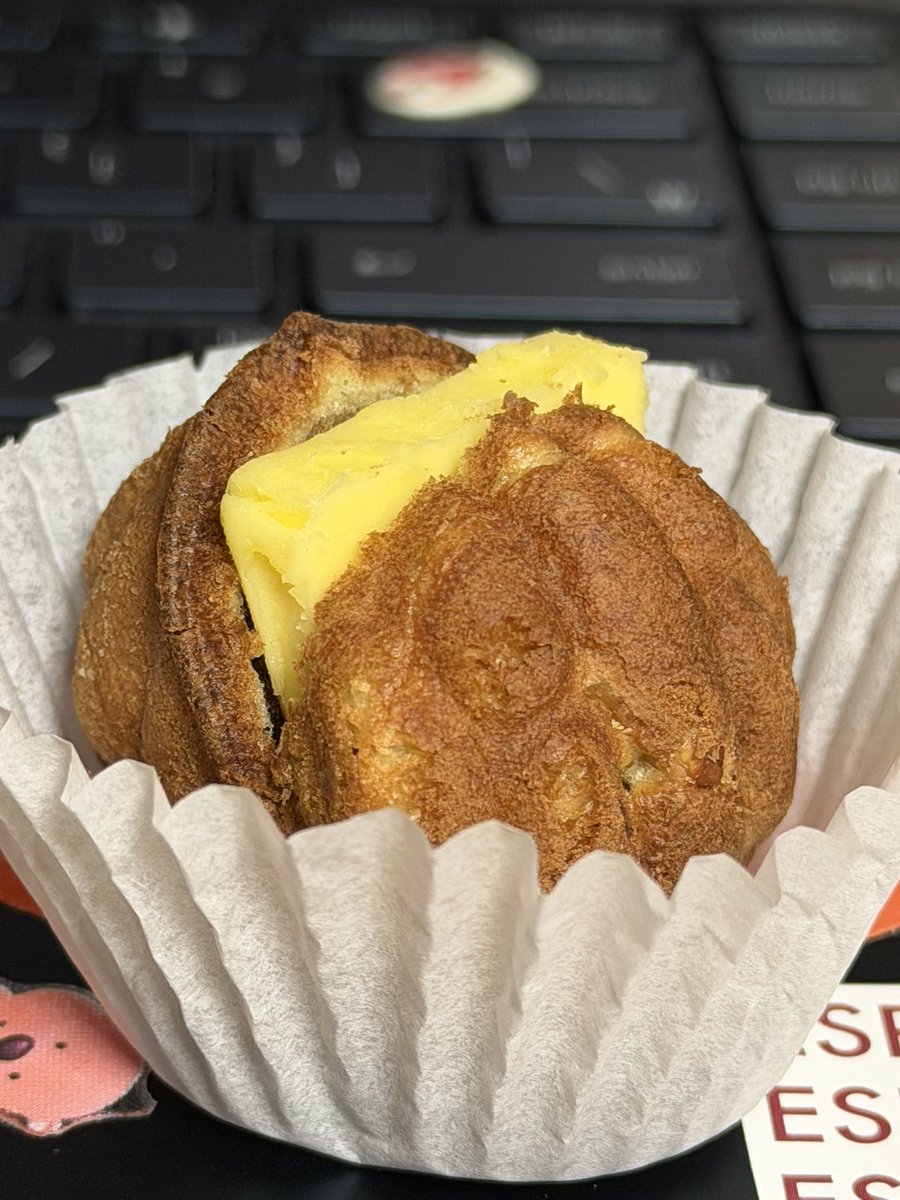 다른 사람들 두쫀쿠 먹을 때
나는코코호도 앙버터

8알에 4800원
두쫀쿠 가격 알고 이거 보면 대혜자로 느껴짐