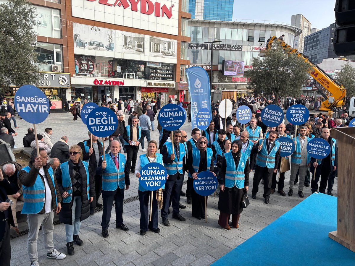 Esenyurt ilçemizin düzenlemiş olduğu mavi yelekler proğramına il başkanımız sn. Ali Hakan Ağaoğlu,ilçe başkanımız sn. Fikret Toplu ve ilçe teşkilatımız olarak katılım sağladık . Proğramı düzenleyen Esenyurt ilçe başkanına ve teşkilatına teşekkür ederiz. <a href="/alibabacan/">Ali Babacan</a> <a href="/devapartisi/">DEVA Partisi</a>