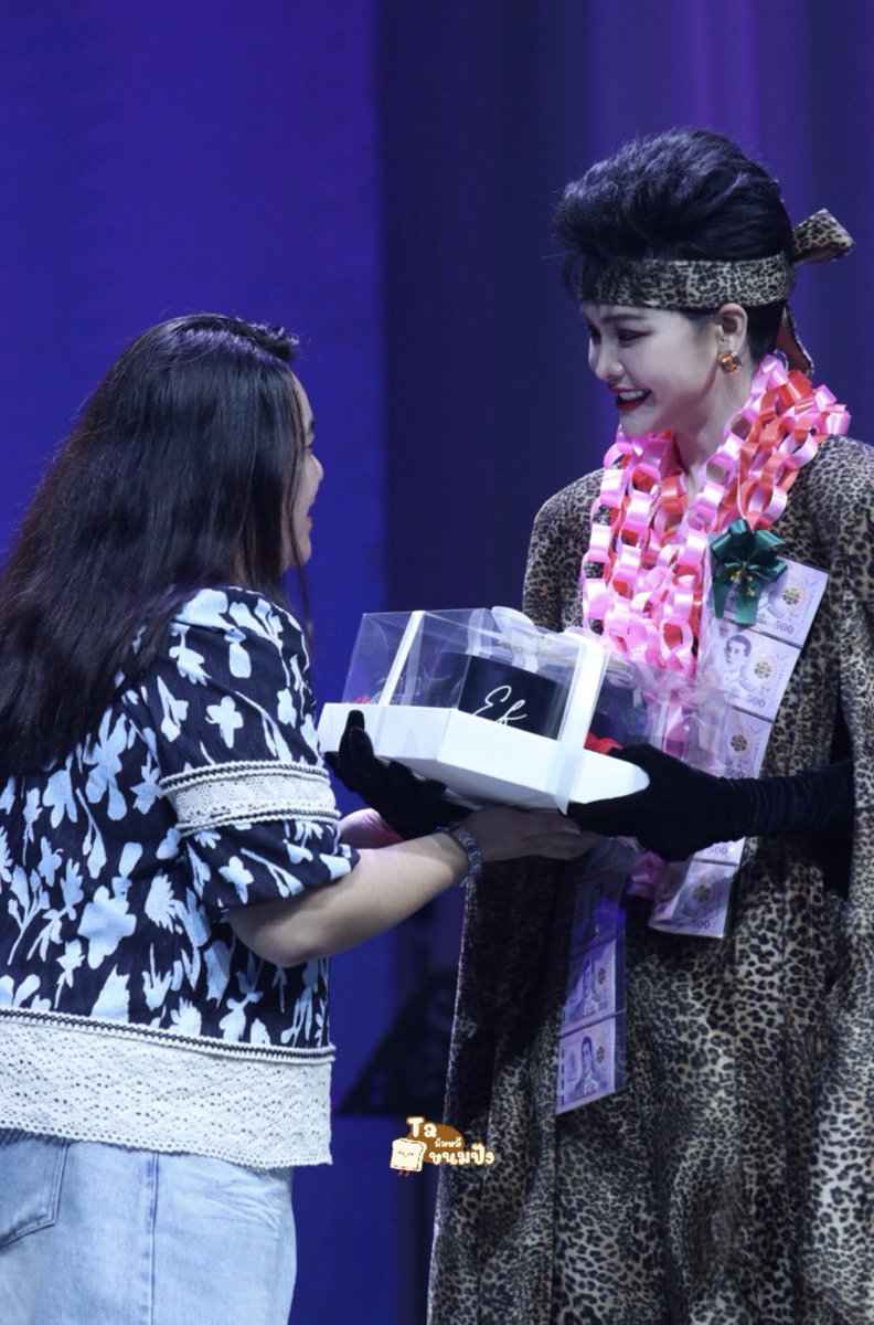 ประโยคสุดท้ายก่อนลงจากเวทีคือ
มัมหมีรักน้อง มัมหมีฝากน้องด้วยนะพี่อิง 🥹