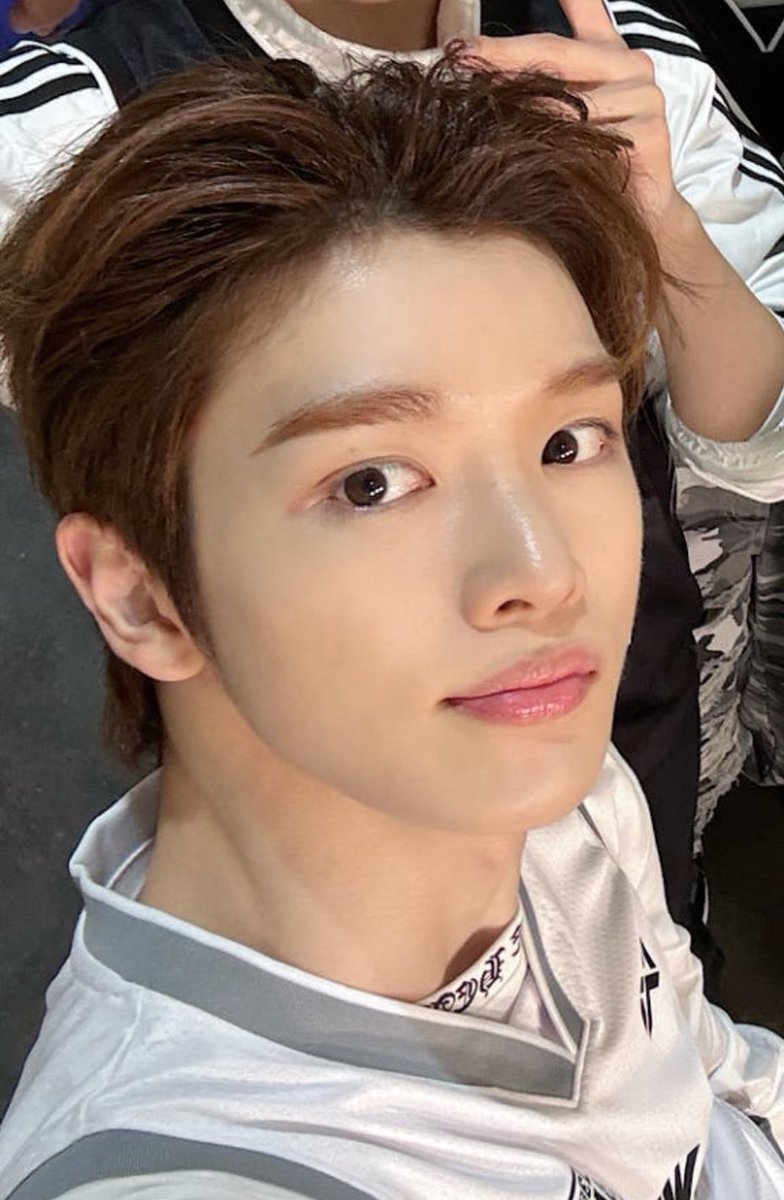 이거 왜 이렇게 둘 다 그래픽같아….