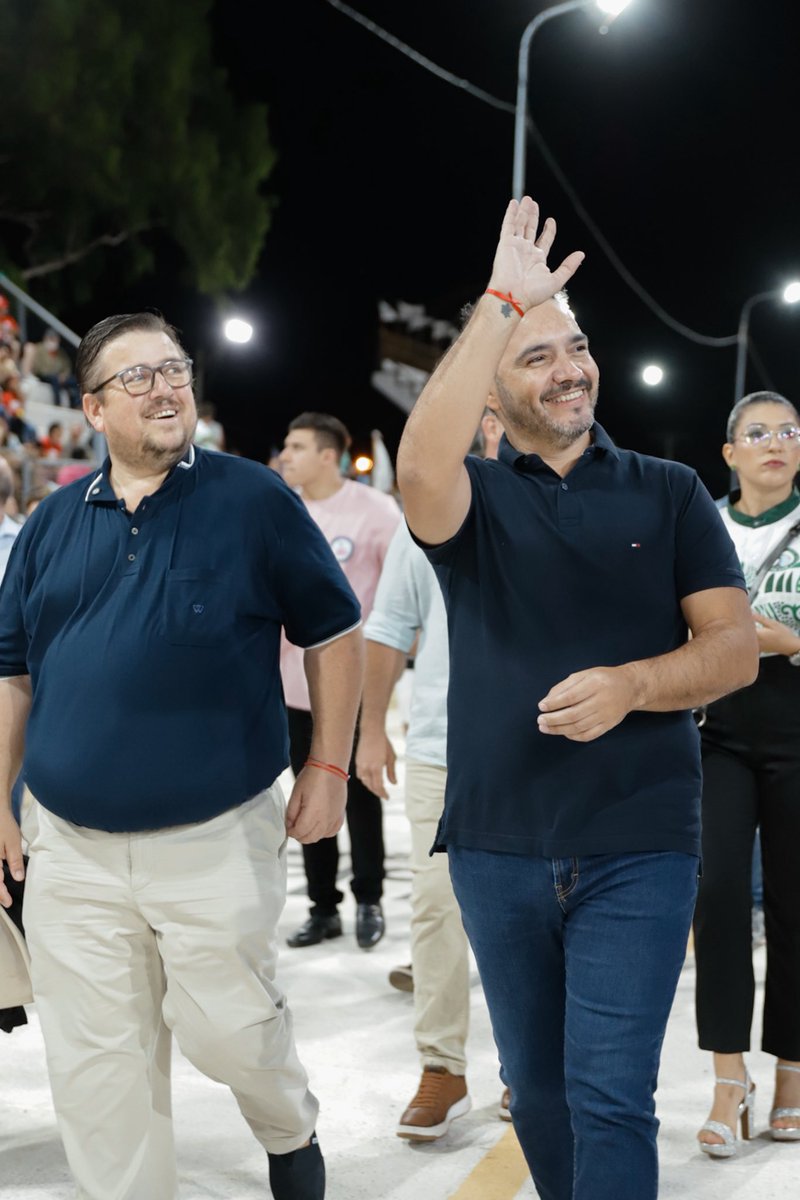JPValdesok's tweet photo. En #PasoDeLosLibres, la Cuna del Carnaval, disfrutamos de una inolvidable noche junto a miles de vecinos y turistas de otras provincias y de Brasil. https://t.co/IAc7MVrXC7