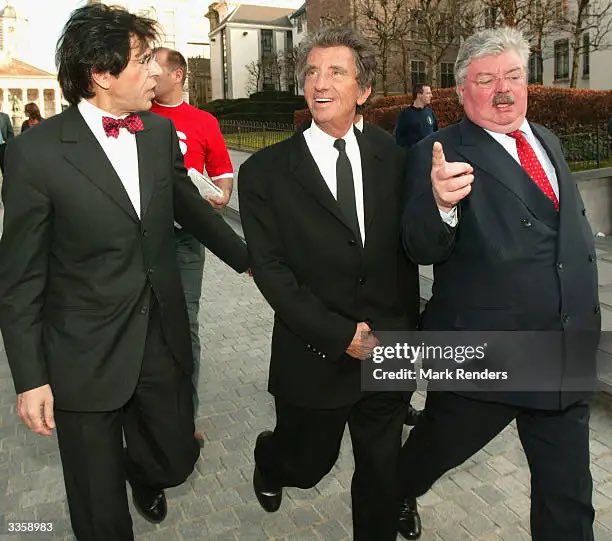 PaulTrismuth's tweet image. 🇧🇪 Parmi les proches de Jack Lang figure Elio Di Rupo, homme politique belge cité à maintes reprises dans des plaintes et témoignages concordants d’une gravité notable.

🇫🇷 Voilà près de 30 ans que #ElioDiRupo est associé à des affaires restées sans suite, tout comme… #JackLang.