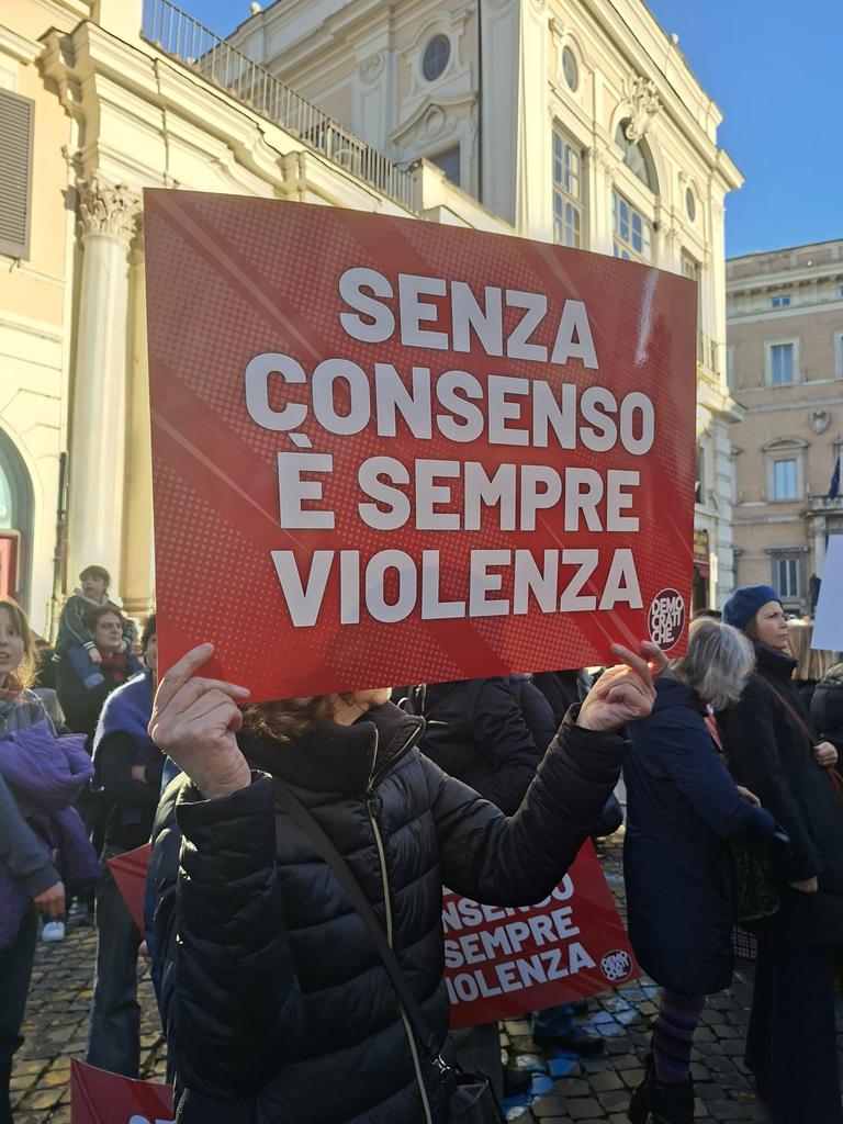 ilaria sotis tweet media