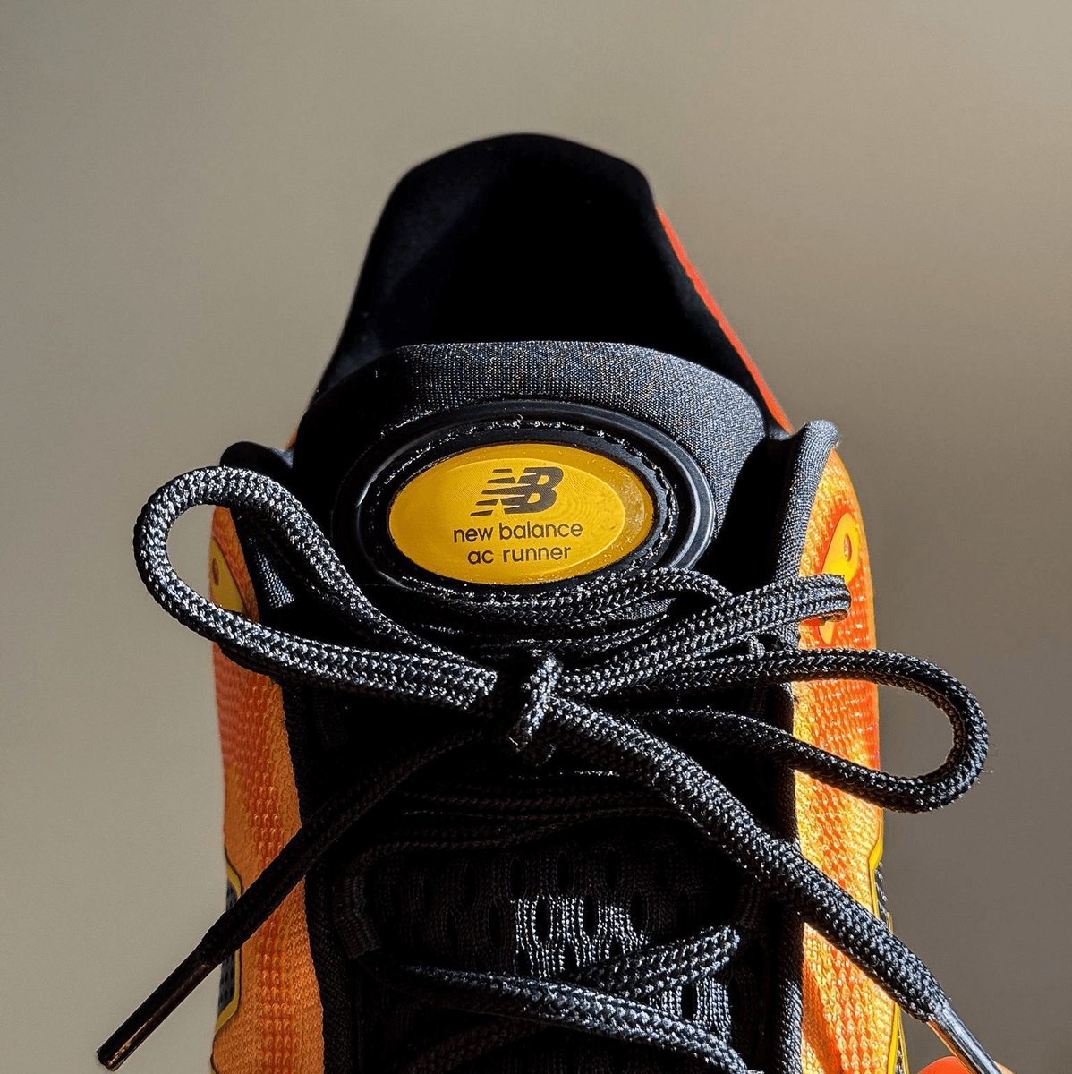 New Balance AC Runner "Tangerine Heat" 🍊🔥

bit.ly/4cbZLxq