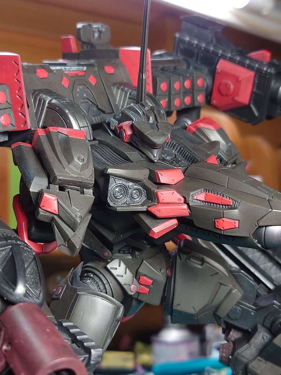 （バルテウスもう少し暗い色だったらもっとかっこいいのになぁ）とか思いながら調色したのでそれが出てしまった