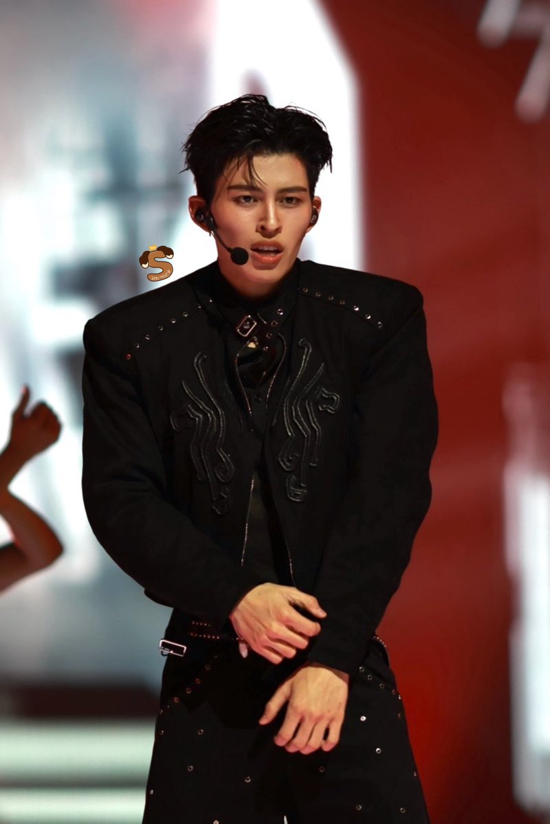 Spectacle_S's tweet image. “คนสดใส” on stage ☀️
JASPER FINAL COMBUSTION

#ppnaravit
#RISERCONCERTD3