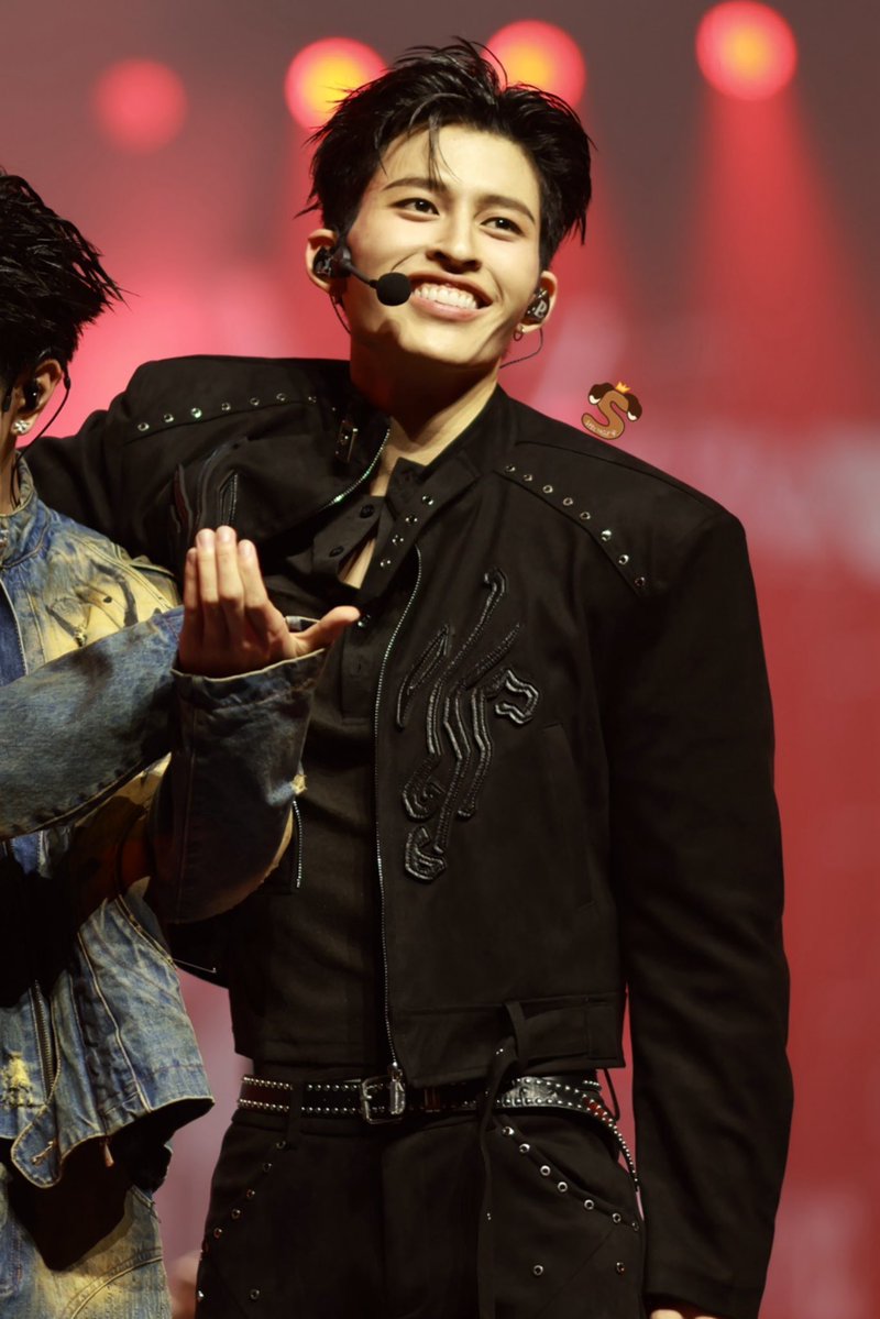 Spectacle_S's tweet image. “คนสดใส” on stage ☀️
JASPER FINAL COMBUSTION

#ppnaravit
#RISERCONCERTD3