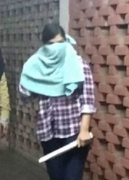 ★ दीपिका झा, ब्राह्मण, जिसने एक प्रोफेसर को थप्पड़ मारा।

★ कोमल शर्मा, ब्राह्मण, जिसने JNU में मास्क पहनकर हमला किया।

★ रुचि तिवारी,  ब्राह्मण, जिसने DU प्रोटेस्ट के दौरान जाति के नाम पर विवाद फैलाया।

★ अनुराधा तिवारी, ब्राह्मण, जिसने देश को तोड़ने की साजिश रची है।

चारों