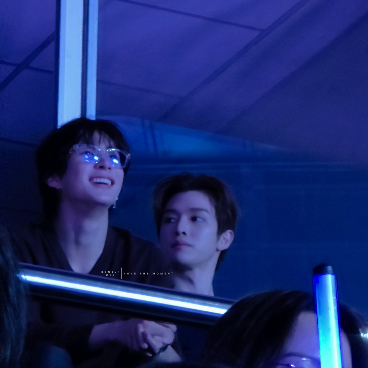 ใส่แว่นเพิ่มดาเมจมาก 😭🧡

#SUNGCHAN #상찬
#ANTON #앤톤
#Riize <a href="/RIIZE_official/">RIIZE</a>
#RISERCONCERTD3