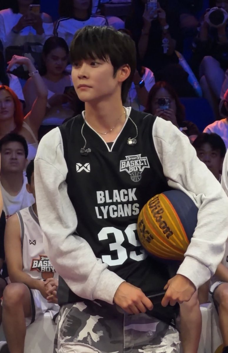 กุเข้าใจละทำไมพ่กเมียนักกีฬาต้องตามไปนั่งเฝ้าข้างสนาม