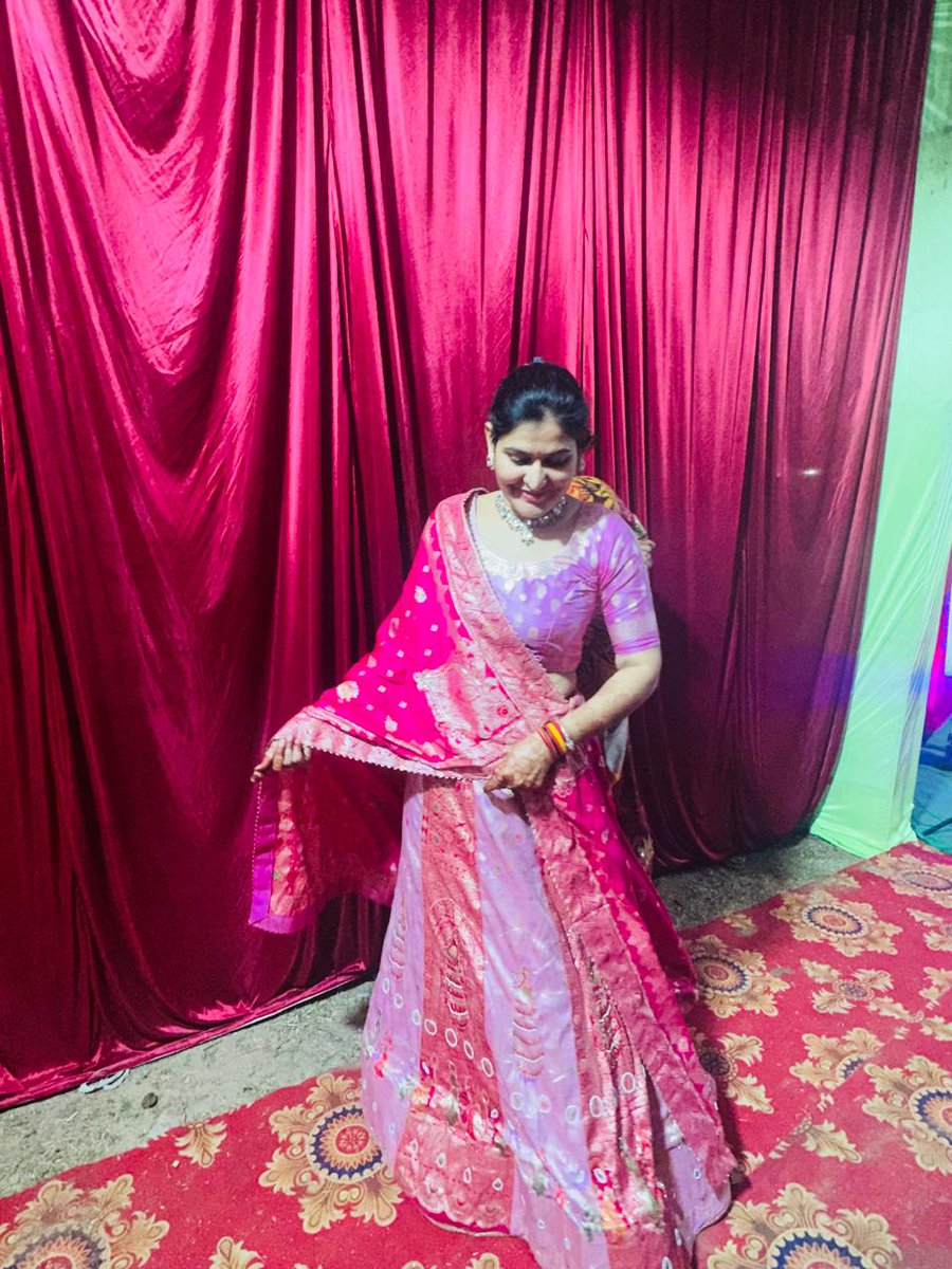 प्रेम को समझने के लिए हृदय चाहिए, 
निभाने के लिए धेर्य और पाने के लिए
सौभाग्य।
 ♥️🧿🫶🫂