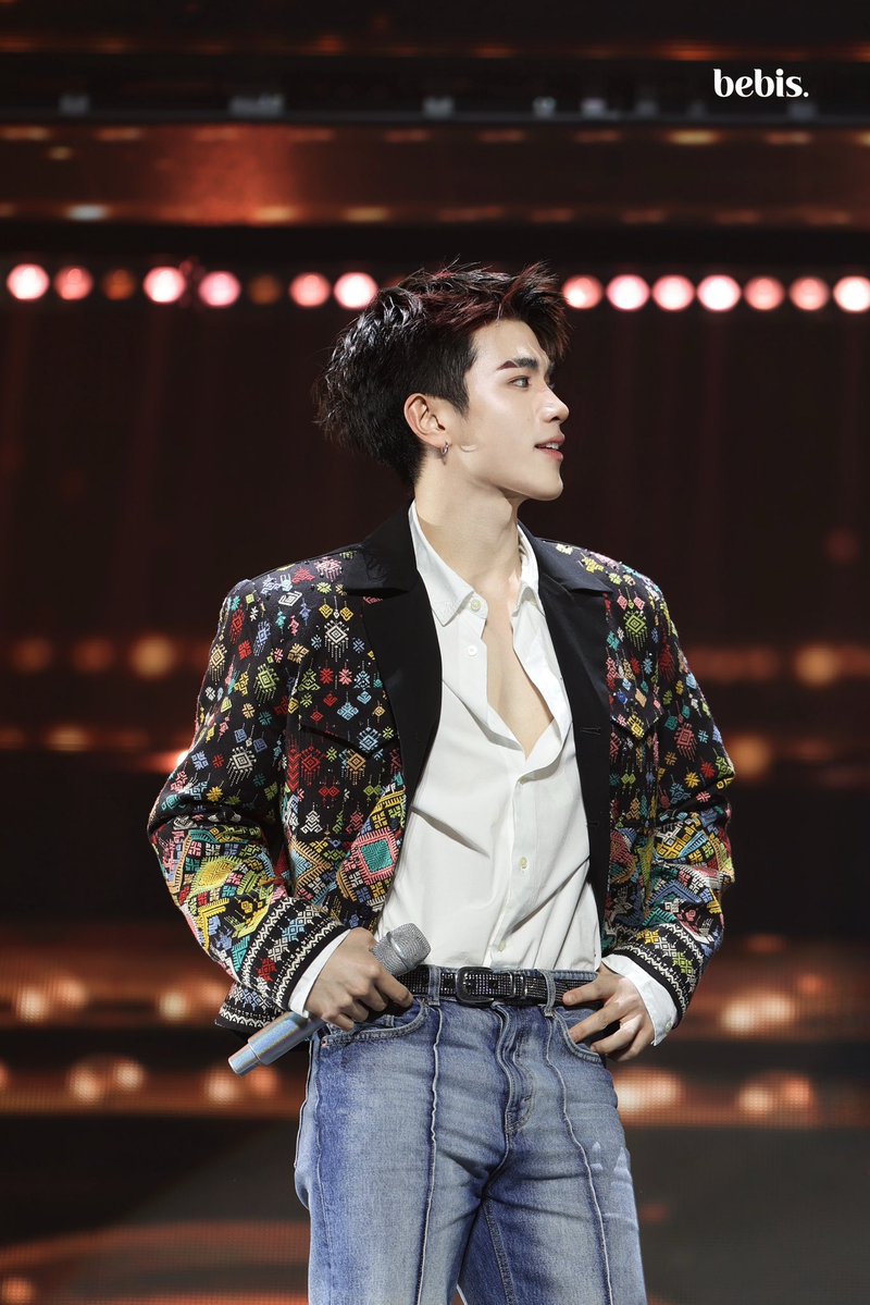 พ่อหนุ่ม ~ 🫶🏻

FOURTH BORN TO BE ARTIST
#RISERCONCERTD3 
#fourthnattawat <a href="/tawattannn/">FOURTH</a>