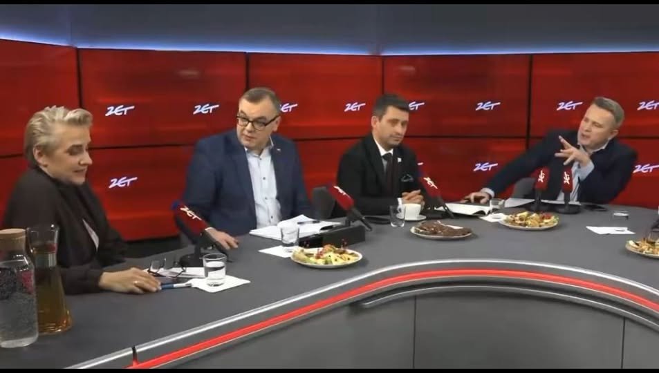 Służby w akcji tweet media