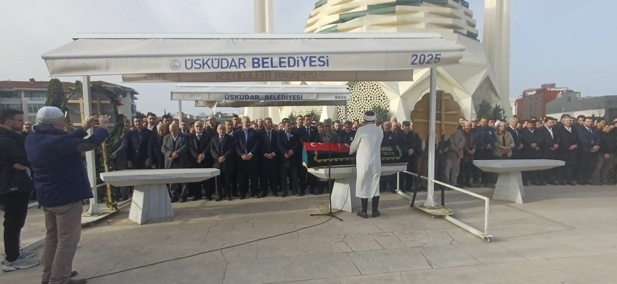 ahmet_yelis's tweet photo. Büyük Birlik Partimizin kurucularından,
Bekir Doğan Ağabeyimizi son yolculuğuna uğurladık. Ailesine genel başkanımız sayın Mustafa Destici’nin taziye mesajlarını ilettik. Bekir Doğan Ağabeyimize Allah’tan sonsuz rahmet niyaz ediyor; ailesine, yakınlarına ve camiamıza başsağlığı diliyoruz. Mekânı cennet olsun.🤲
Ahmet YELİS 
BÜYÜK BİRLİK GENEL SEKRETERİ