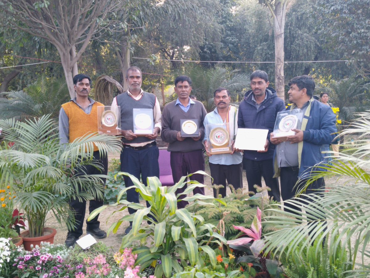 Five running trophies and five second prizes won by <a href="/CollegeJanki/">Janki Devi Memorial College</a> at the 
Indraprastha Horticulture society, Delhi flower festival. Many congratulations to the Gardeners and the Upvan team! 
<a href="/UnivofDelhi/">University of Delhi</a> #Flowers
