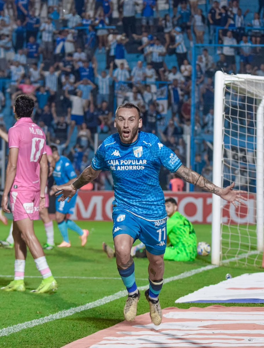 #DATA🔎 | Renzo Tesuri vs Estudiantes (RC)

⚽ GOL
- 32 toques
- 1 oportunidad creada
- 14/19 pases acertados (74%)
- 6 pases en el último tercio
- 2 intercepciones
- 8 recuperaciones
- 3 faltas recibidas

👏🏻 Volvió a convertir después de 453 días.