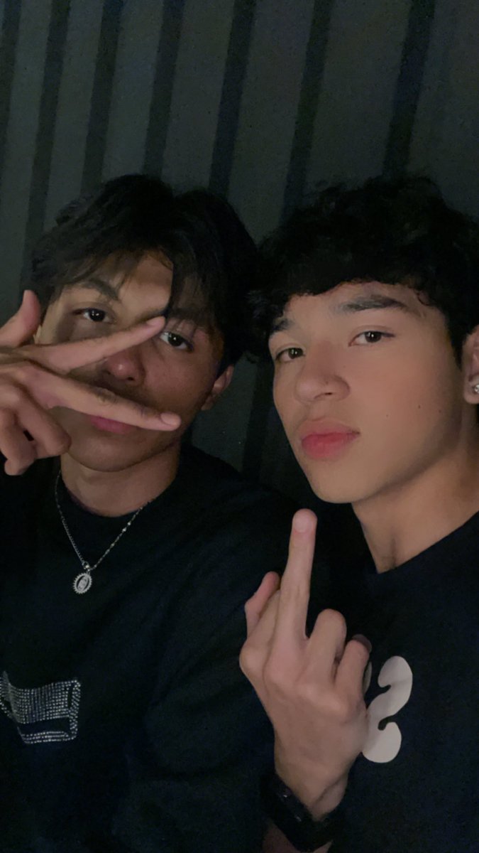 _zoe_sg_'s tweet photo. @DiegoSilv__  🫂🖤 https://t.co/oRNyjwuqsi
