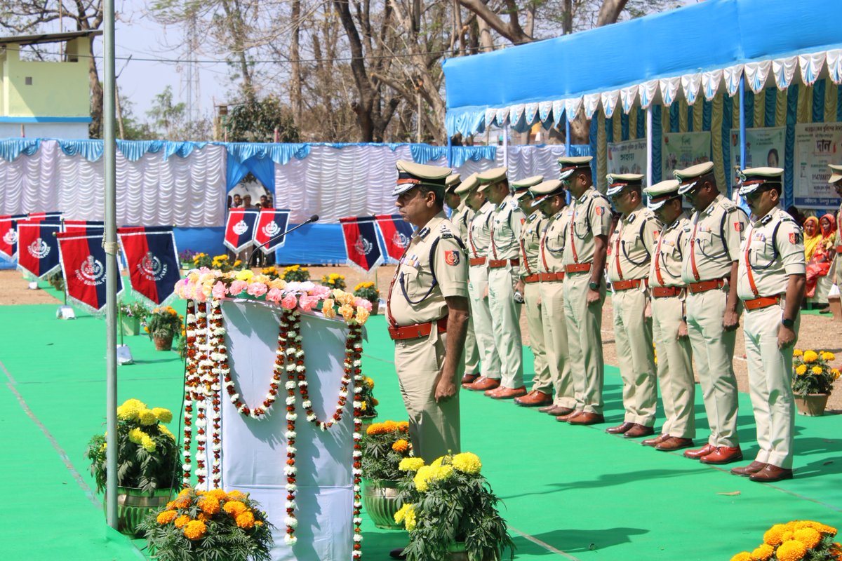 jhargram_police's tweet photo. Floral tributes were offered at the Sahid Stambha, a moment of silence was observed, and plants dedicated to the martyrs were watered as a mark of remembrance. A cloth distribution programme was also organised in solidarity with the families. https://t.co/80HlfRiZDI