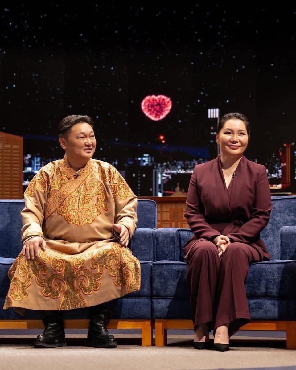 ganuuhs's tweet image. Комедиан шоу үзэж байгаа юм шиг л инээсээр үзлээ.. :))