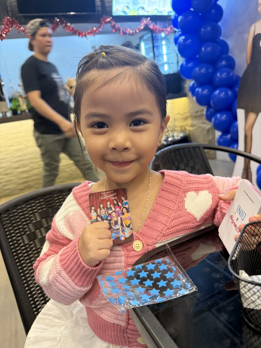chaseybakey's tweet photo. She got freebie photocards from nice people in your cafe 🥹🫶 @bini_jhoanna https://t.co/nIHVkWnTMj