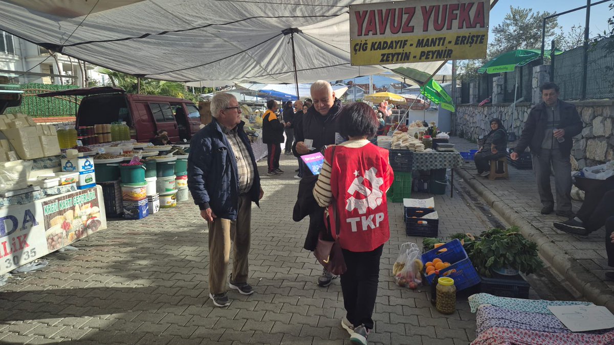 TkpFethiye's tweet photo. Bugün Ortaklaşa dergisinin Şubat sayısıyla Fethiye/Foça Pazarı’ndaydık. 

Dergiyi bize mesaj atarak, Fethiye/Foça Semt Evimizden (@Fethiyesemtevi), Kitaphane ve Fethiye Sahaf Kitabevi’nden temin edebilir; ayrıca soL Haber Portalı’na abone olarak dijital ortamda da okuyabilirsiniz https://t.co/AYdg4lRMjl