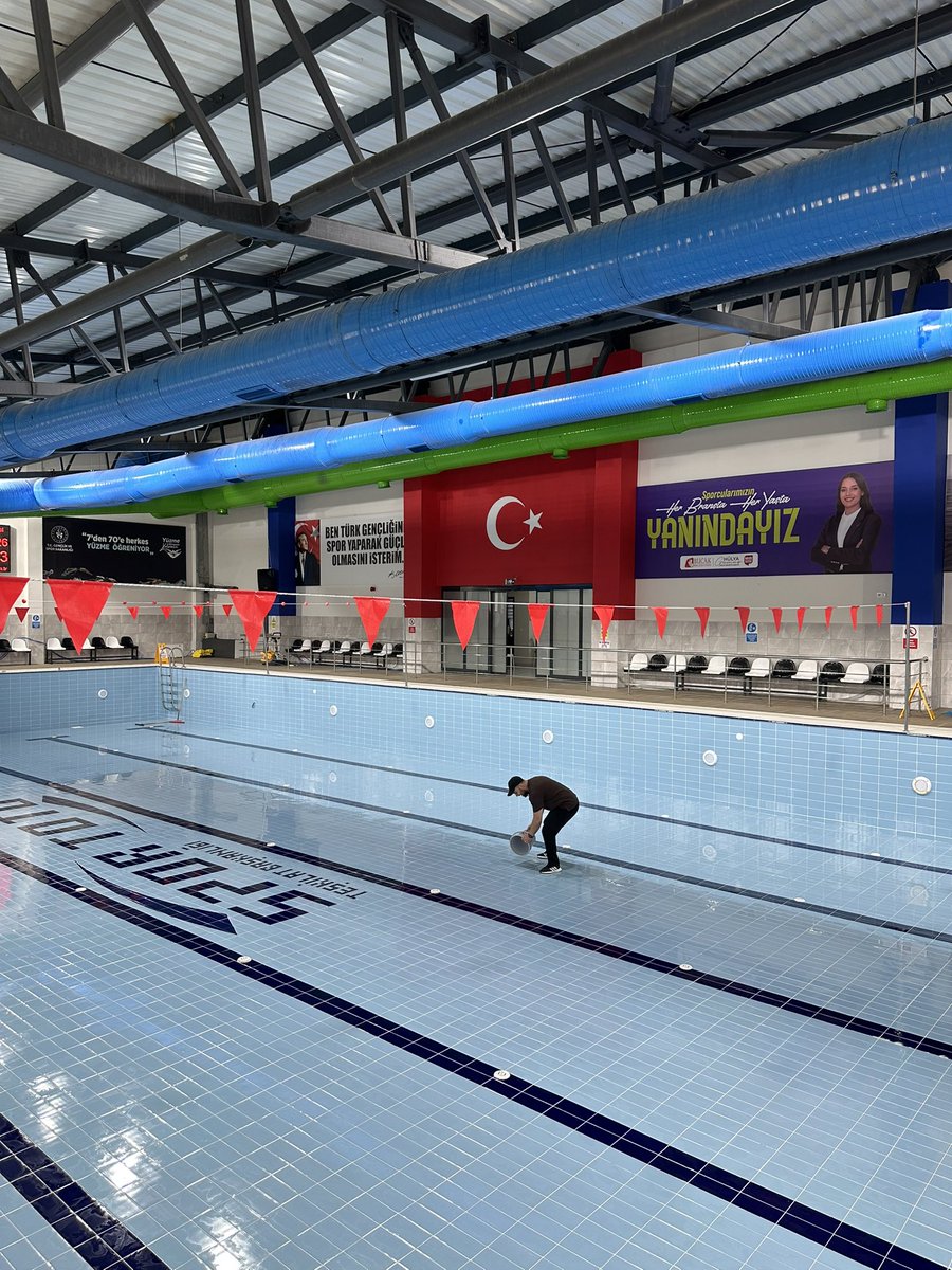 cihaduresin's tweet photo. EŞİNE LAF ANLAT YA DA BU HAVUZU KÜÇÜK BİR KOVA İLE BOŞALT… https://t.co/HaT5yfV3vd