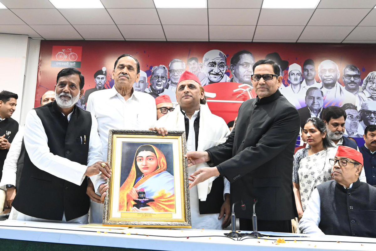 आज जिस तरह हमारे ‘पीडीए आंदोलन’ में हज़ारों नये लोग शामिल हुए हैं, ये दिन ‘सामाजिक न्याय का राज’ लाने के संघर्ष के इतिहास में मील का पत्थर साबित होगा। 

इससे समाजिक प्रेम- आपसी सौहार्द, भाईचारा और मेल मिलाप बढ़ेगा। ऐसा लगा जैसे इस बार होली मिलन, होली से पहले ही हो रहा है। हमने