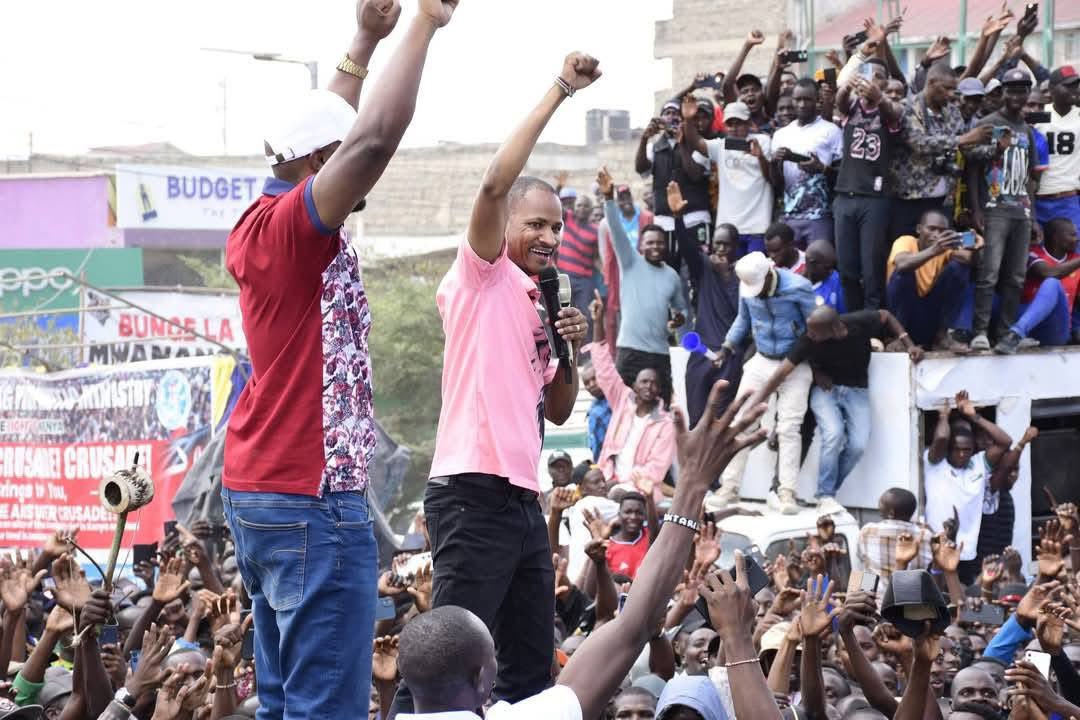 Patriot_Girl254's tweet photo. Sisi ndio sifuna. A journey to the third liberation of this country has started. 
Kitengela was a bliss 
#RutoMustGo 
#Sifuna
#Babuowino
@edwinsifuna @HEBabuOwino https://t.co/VLsHWuHXoh