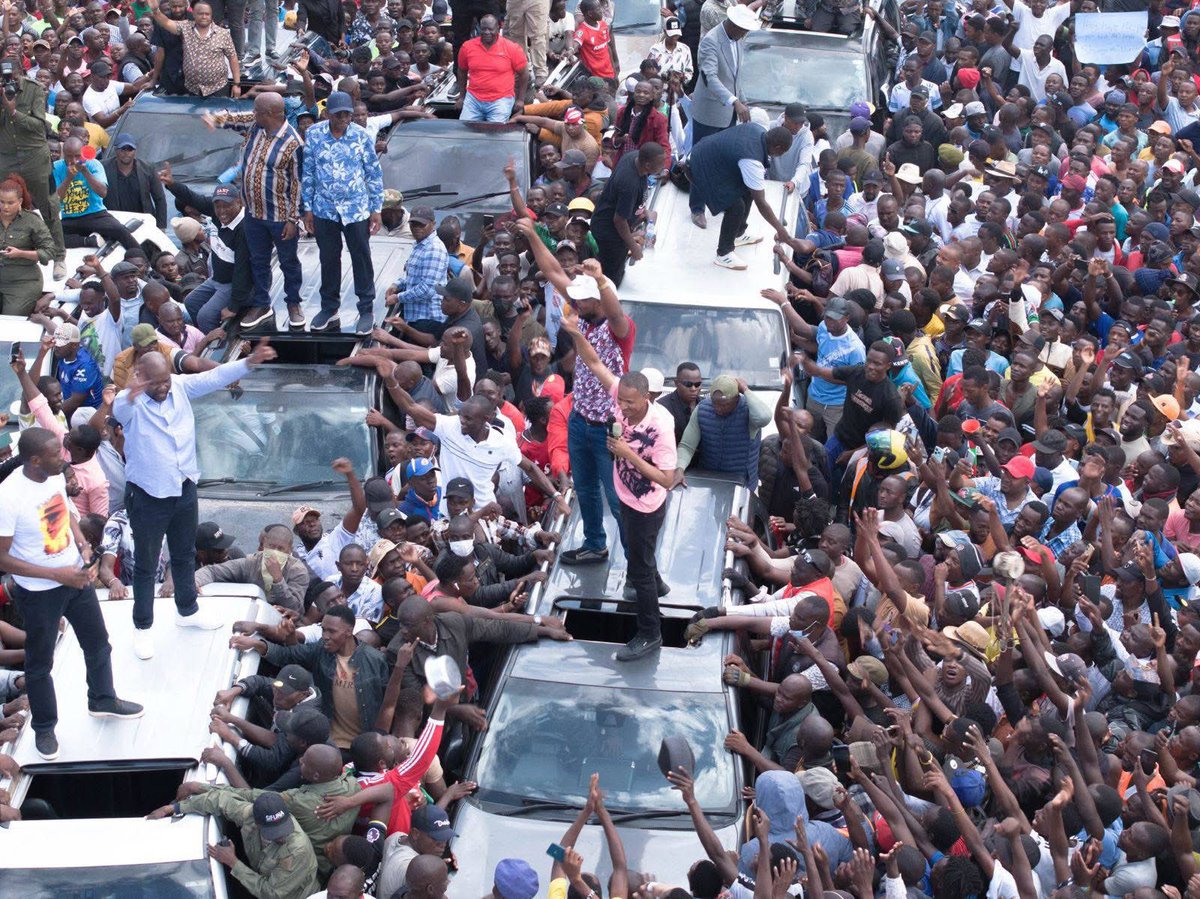 Patriot_Girl254's tweet photo. Sisi ndio sifuna. A journey to the third liberation of this country has started. 
Kitengela was a bliss 
#RutoMustGo 
#Sifuna
#Babuowino
@edwinsifuna @HEBabuOwino https://t.co/VLsHWuHXoh