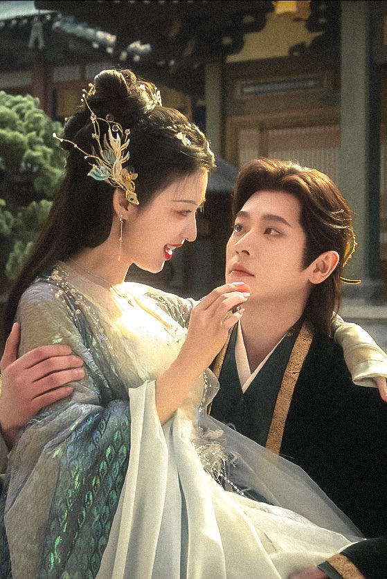 ฉันจะเขียนรีวิวนิยายเรื่องนี้ยังไงดี เพราะฉันรู้สึกว่ามันดีมาก
ตอนแรกที่นิยายออกมา #ทะลุมิติตะลุยวังหลวง ฟังจากชื่อนิยาย แอบดูไม่น่าสนใจเท่าไหร่ แต่ที่น่าสนใจเลยก็คือ เรื่องนี้ถูกนำไปสร้างไปซีรีส์ และAnime

จริงๆ ตั้งใจว่าจะดูซีรีส์ก่อนอ่านนิยาย