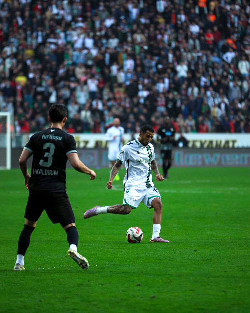Sakaryaspor's tweet photo. Müsabakadan kareler.
#ASFvSAK https://t.co/bqJRdMbILx