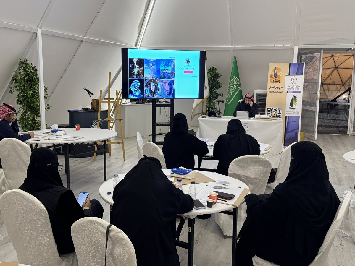 يحدث الآن | 😍
انطلاق ورشة : تخطيط ابعاد الوجه "البورتريه" بطريقة لوميس 🎨
والتي يقدمها الفنان التشكيلي : ماجد المقرن 👨🏻‍🎨
ضمن برنامج " رحلة الفن التدريبي "
بإستضافة منارة حائل الفضائية <a href="/manarthail/">منارة حائل الفضائية Manart Hail</a> 
#رحلة_الفن_التدريبي