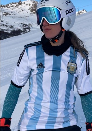 olimpia_argenta's tweet photo. #MilanoCortina⛷️🔥#SlalomGigante La barilochense Francesca Baruzzi cumplió una destacada actuación.
La abanderada argentina 🇦🇷fue 29° (entre 76 esquiadoras) a 5.65 de la campeona olímpica Federica Brignone 🥇🇮🇹
Nicole Begue no pudo completar el descenso. https://t.co/loQXJn44r4