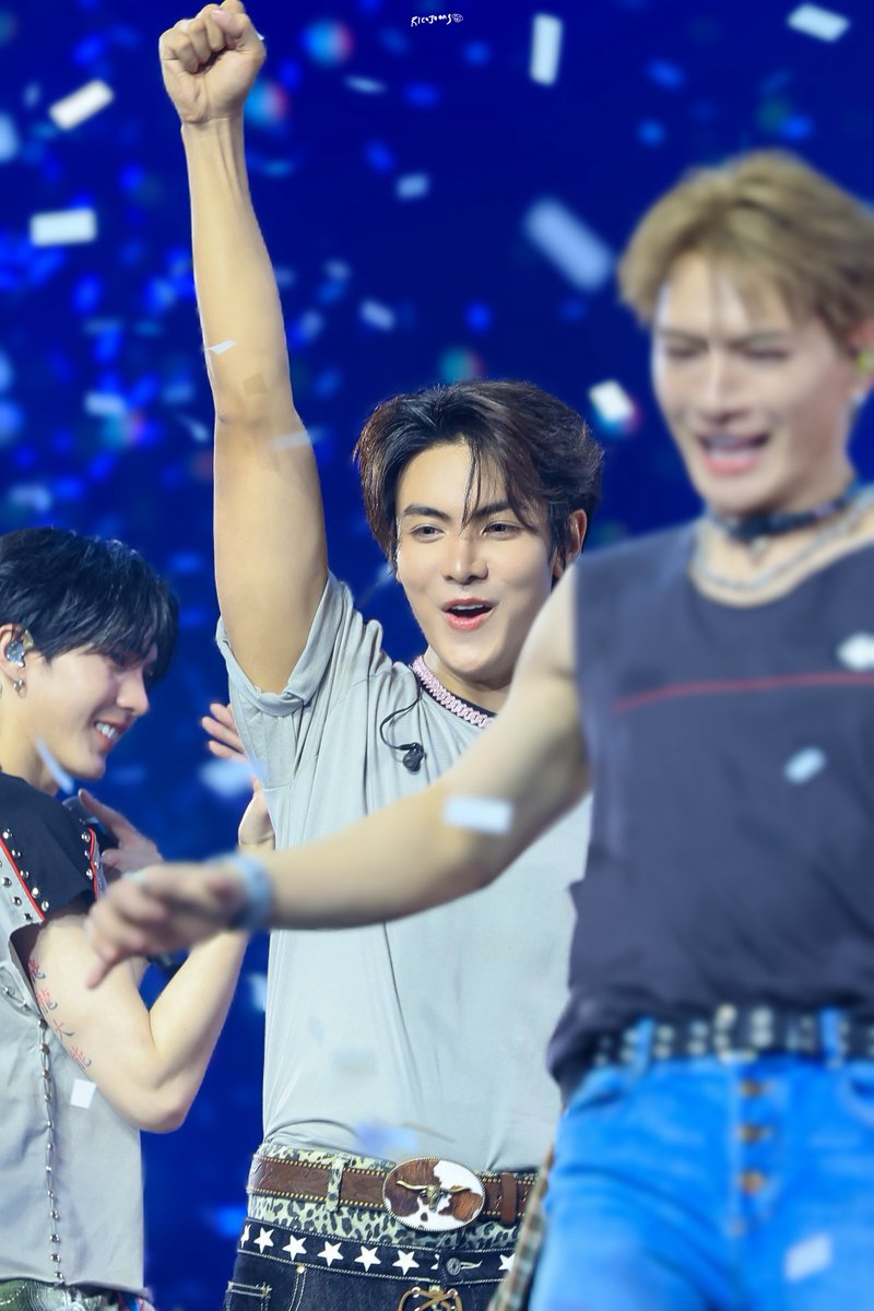 You did well✊🏻💫

JASPER FINAL COMBUSTION
#RISERCONCERTD3
#จุงอาเชน #JoongArchen <a href="/ChenRcj/">อันโดรเมด้า ชุน</a>