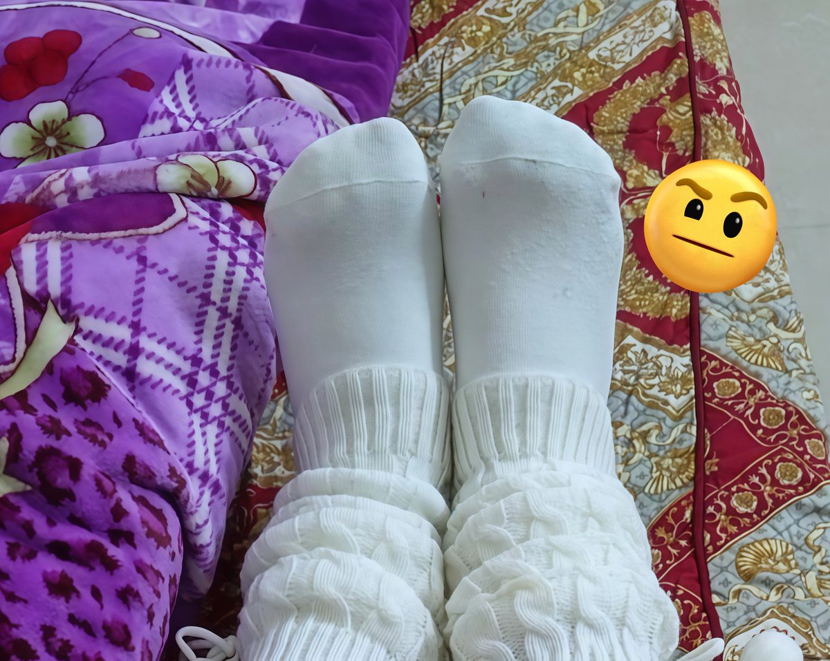 马上过年了，宝子们好久不见🫡
来村里找我玩呀，请你吃你想吃的😎
#女大学生 #jk制服 #原味白袜 #足控福利