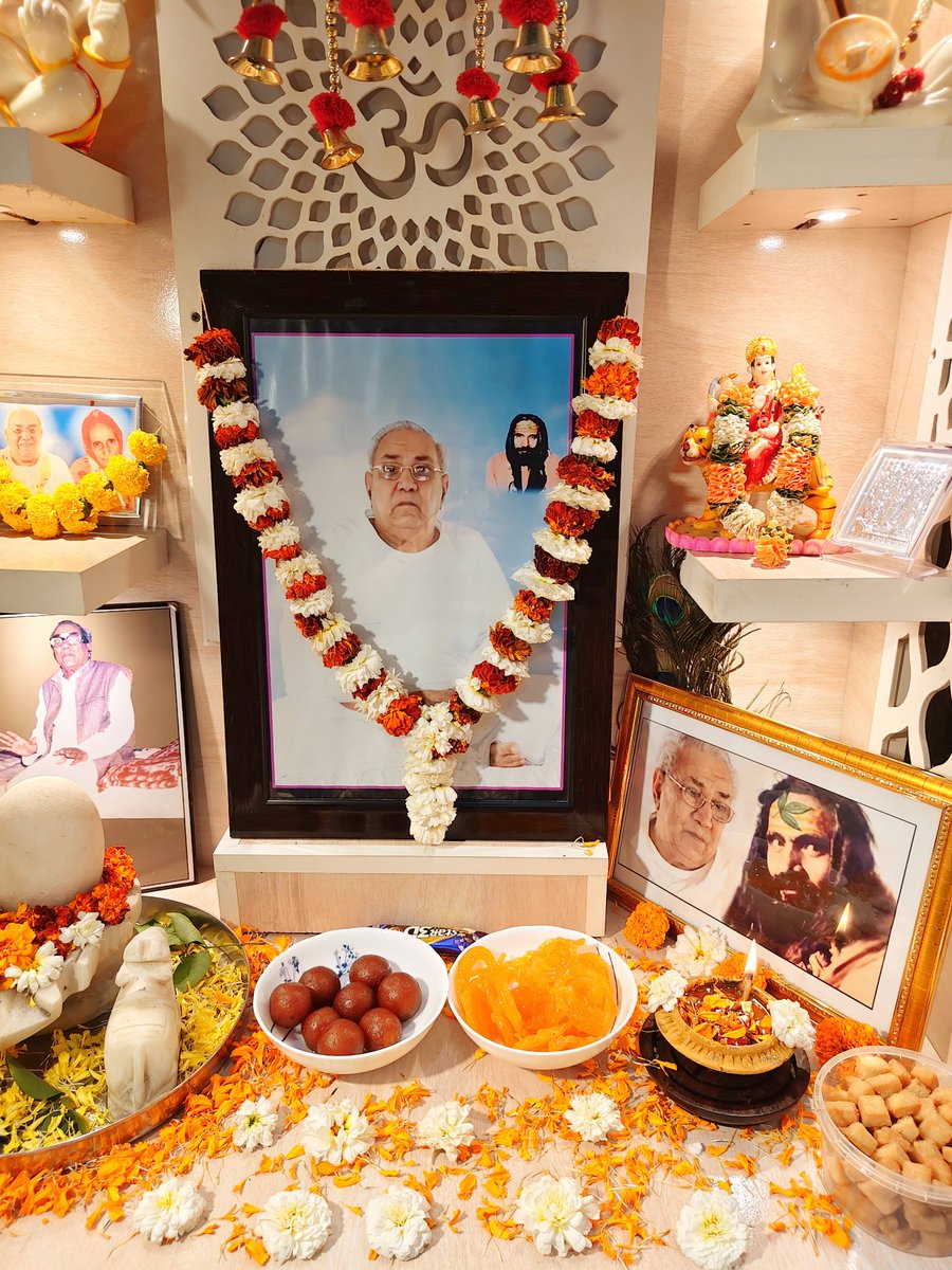 Ami492010's tweet photo. महाशिवरात्रि की पावन रात्रि में अनंत कृपा बरसती है… दिव्य ऊर्जा जब हृदय में जागती है, तब जीवन से अज्ञान का अंधकार मिट जाता है।
 संजीवनी मंत्र से साधक का जीवन शिवमय हो जाता है।
यह रात्रि केवल पूजा की नहीं,
बल्कि आत्मा के शिव से मिलन की रात्रि है।
जब गुरु का हाथ सिर पर हो और महादेव का आशीर्वाद साथ हो,
तो हर बाधा समाप्त होकर साधक का मार्ग स्वयं प्रकाशित हो जाता है।
Jay gurudev ji