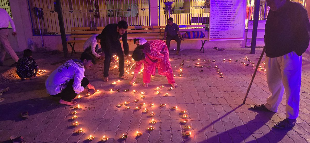narottamsahoo's tweet photo. On this auspicious #Mahashivratri, we offered prayers to Lord  Nilkanth Mahadev and lit #diyas at #Kolvada, #Gandhinagar.

May the sacred light kindle inner strength, calm the mind, and guide all on the path of #wisdom and #harmony.

#HarHarMahadev! https://t.co/ujNjgPmnDd