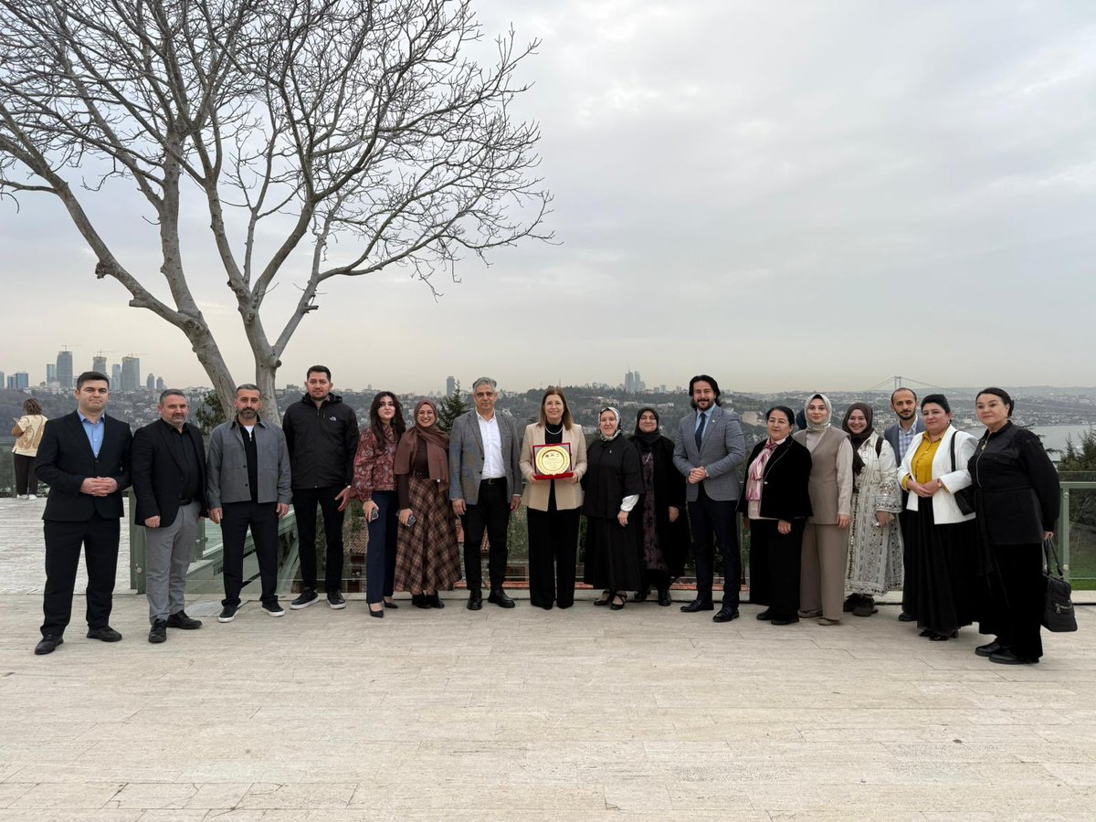 Kadına dair çalışmalarımızla, ortak değerler etrafında güçlenen bir dayanışmayı birlikte büyütüyor; Türkiye–Özbekistan arasındaki kardeşliği pekiştiriyoruz.

KADEM Yönetim Kurulu Başkanımız Av. Canan Sarı (<a href="/avcanansari/">Av. Dr. Canan SARI🇹🇷</a>), Özbek Kadın Hakları Derneği tarafından Yılın İlham Veren ve