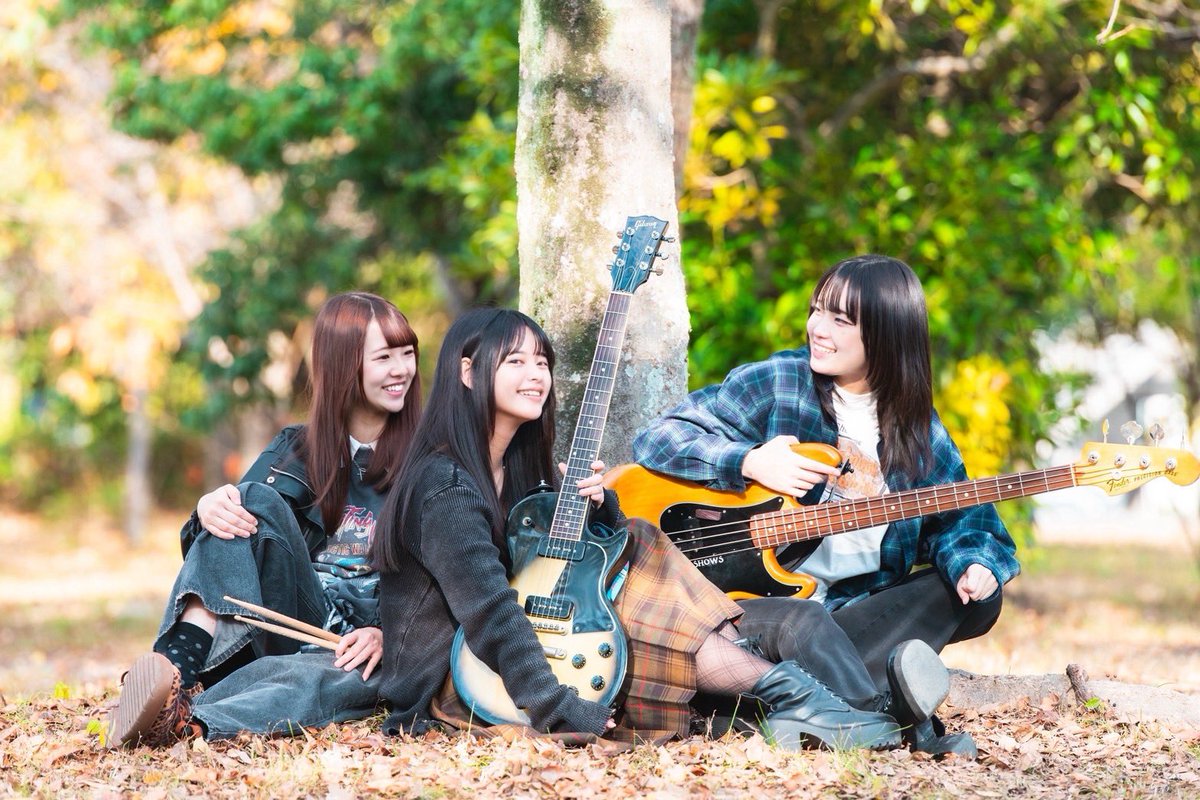 【初アーティスト写真公開🌵✨️】

Gt./Vo.千勢
Ba. 楓華
Dr. 夢乃

photo by <a href="/s_cam12/">脇田章司(わきじ)</a>

#Okara #広島バンド #バンド #ガールズバンド #アー写