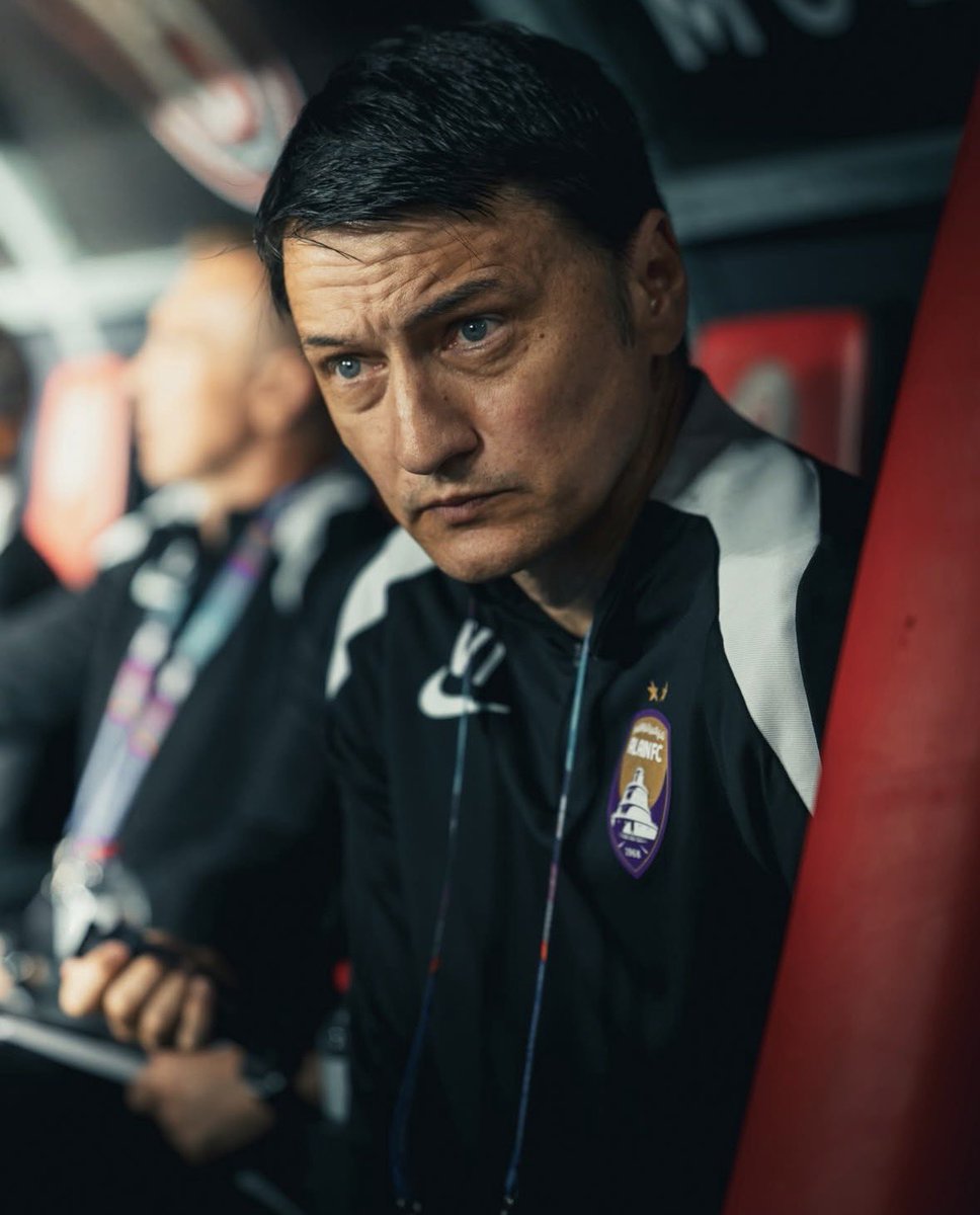 من المثير للاستغراب كذلك : 

انتظار اي تعثر لإثبات ان المدرب " لا شيء " في كرة القدم و وصفه ب أسوء الصفات ل التقليل منه 💜. 

قبل بداية الموسم أشدّ المتفائلين ما كان يتوقع ان الفريق يكون منافس على الدوري و الاصوات كانت عالية بتغيير 3 أجانب عالاقل ( 50% من قوة الفريق ) ولكن في